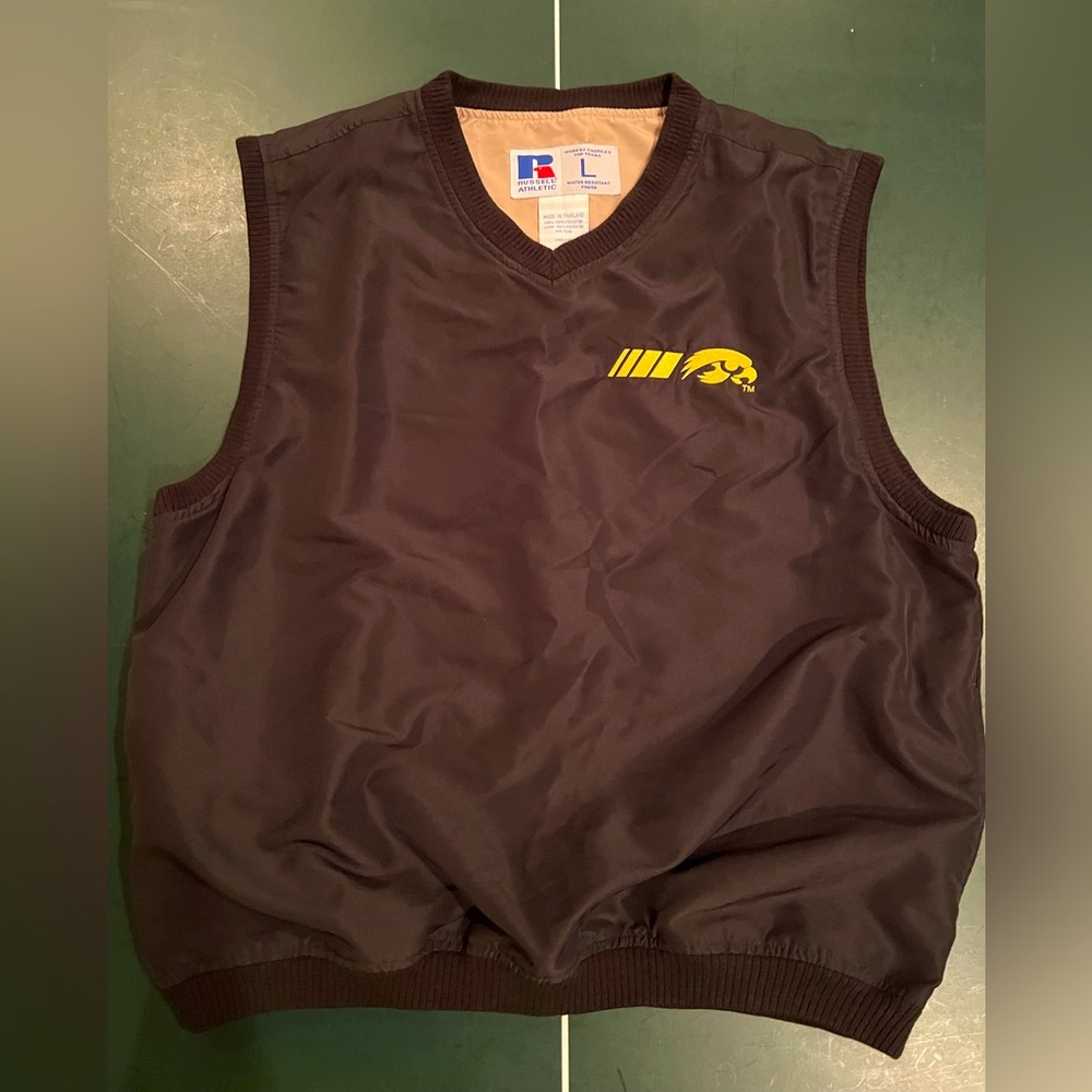Men's Iowa Hawkeyes Vest Jacket - Retro Russell Athletic Gear - Size Large